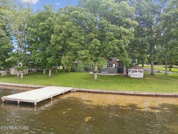 8721 Cherokee Tr, Crossville, TN 38572