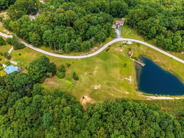 748 Christenson Rd, Deer Lodge, TN 37726