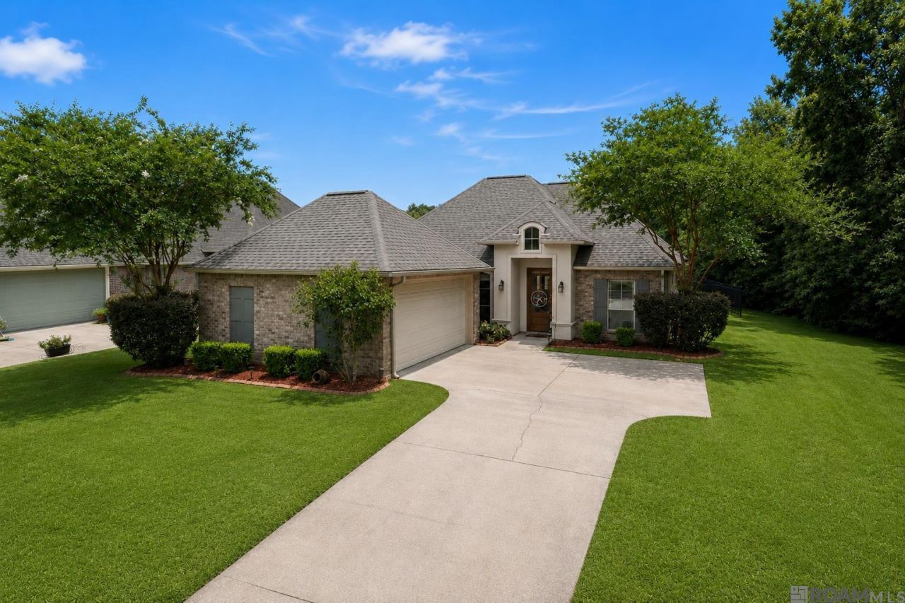 9360 Rustic Rose Dr, Denham Springs, LA 70726 Main Photo