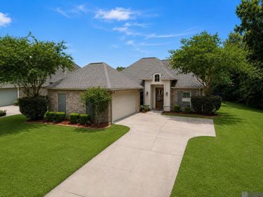 9360 Rustic Rose Dr, Denham Springs, LA 70726