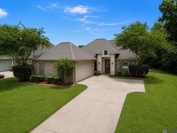 9360 Rustic Rose Dr, Denham Springs, LA 70726
