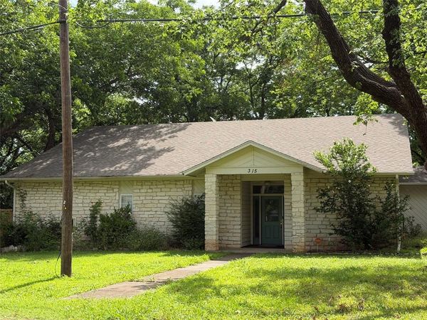 315 S Broadway Street , Bells, TX 75414
