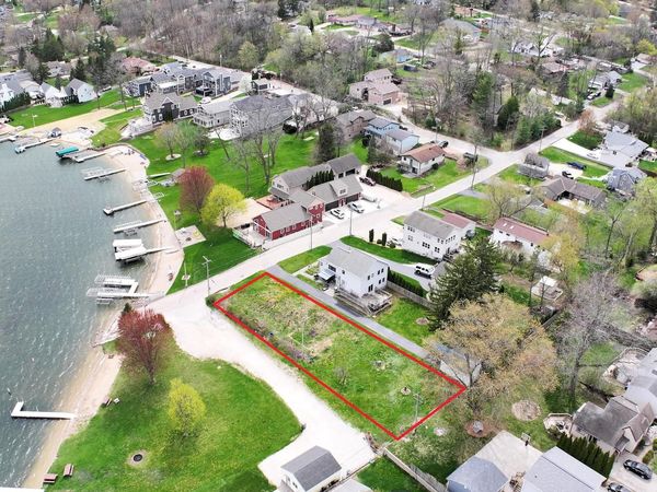 S71W19044 HILLVIEW DRIVE, Muskego, WI 53150