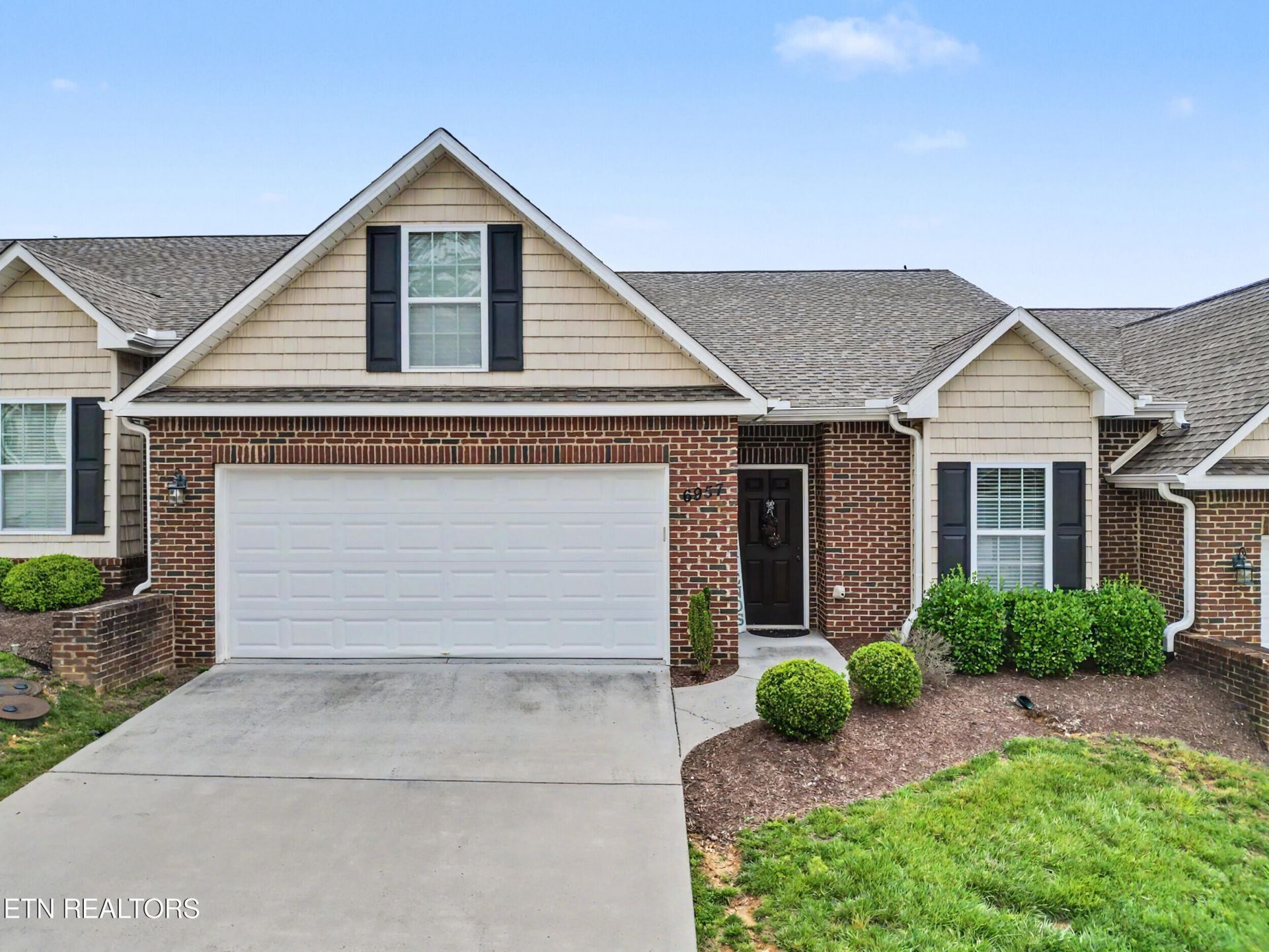 6957 Pemmbrooke Shire Lane, Knoxville, TN 37909 Main Photo