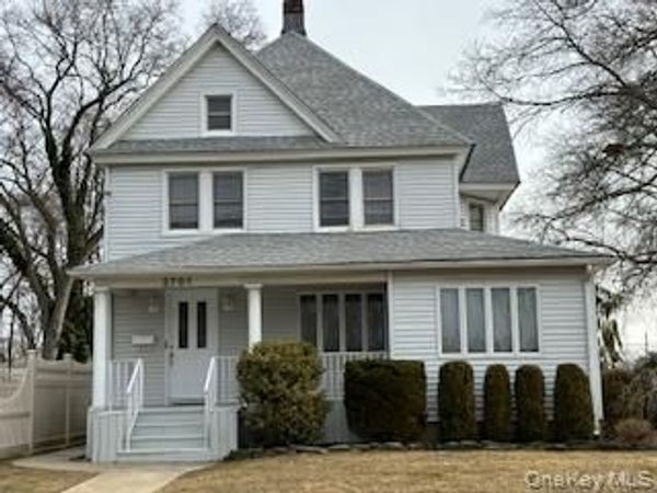 2701 Park Avenue , Baldwin, NY 11510