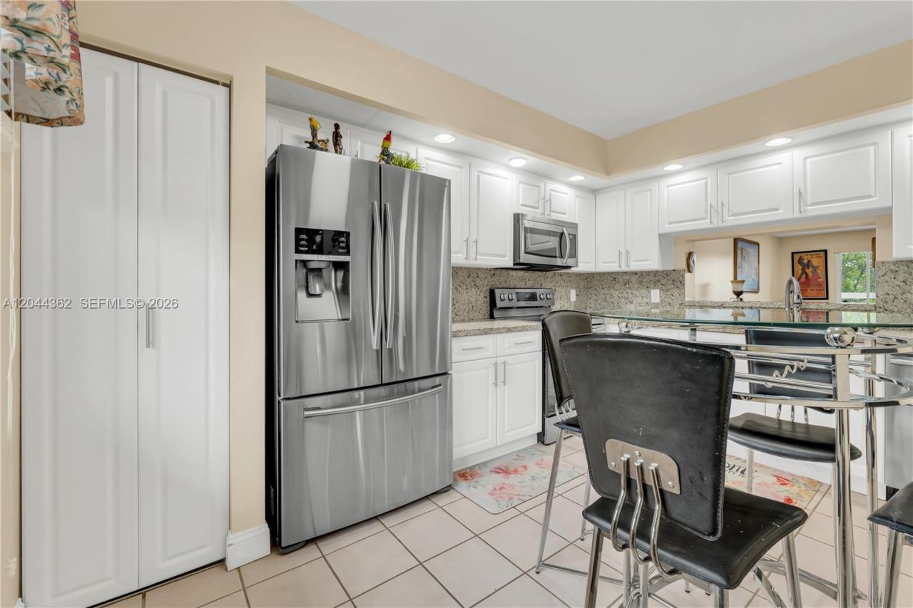 12900 SW 13th St, Unit 309E, Pembroke Pines, FL 33027 Photo