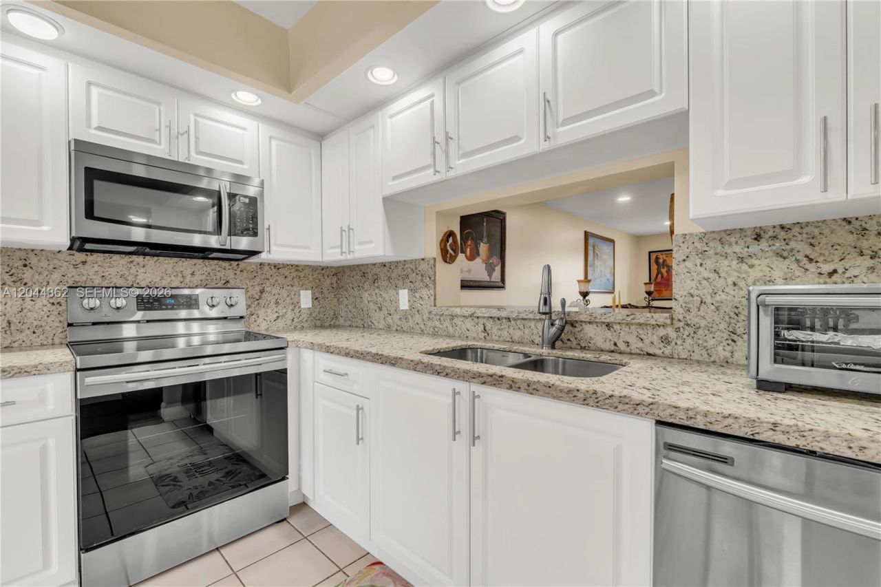 12900 SW 13th St, Unit 309E, Pembroke Pines, FL 33027 Photo