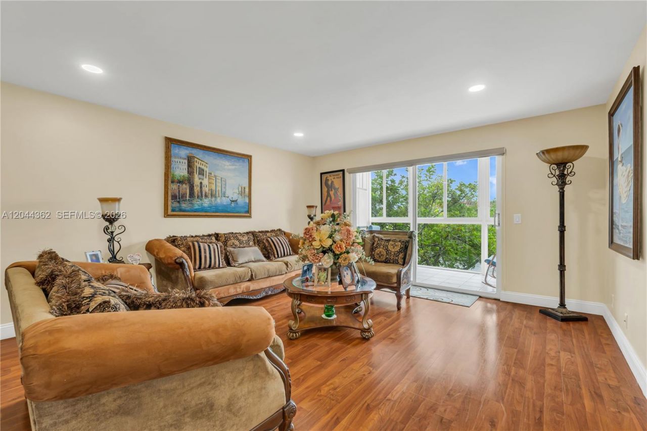 12900 SW 13th St, Unit 309E, Pembroke Pines, FL 33027 Photo
