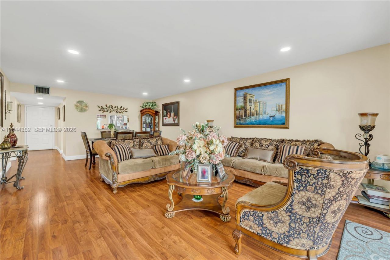 12900 SW 13th St, Unit 309E, Pembroke Pines, FL 33027 Photo