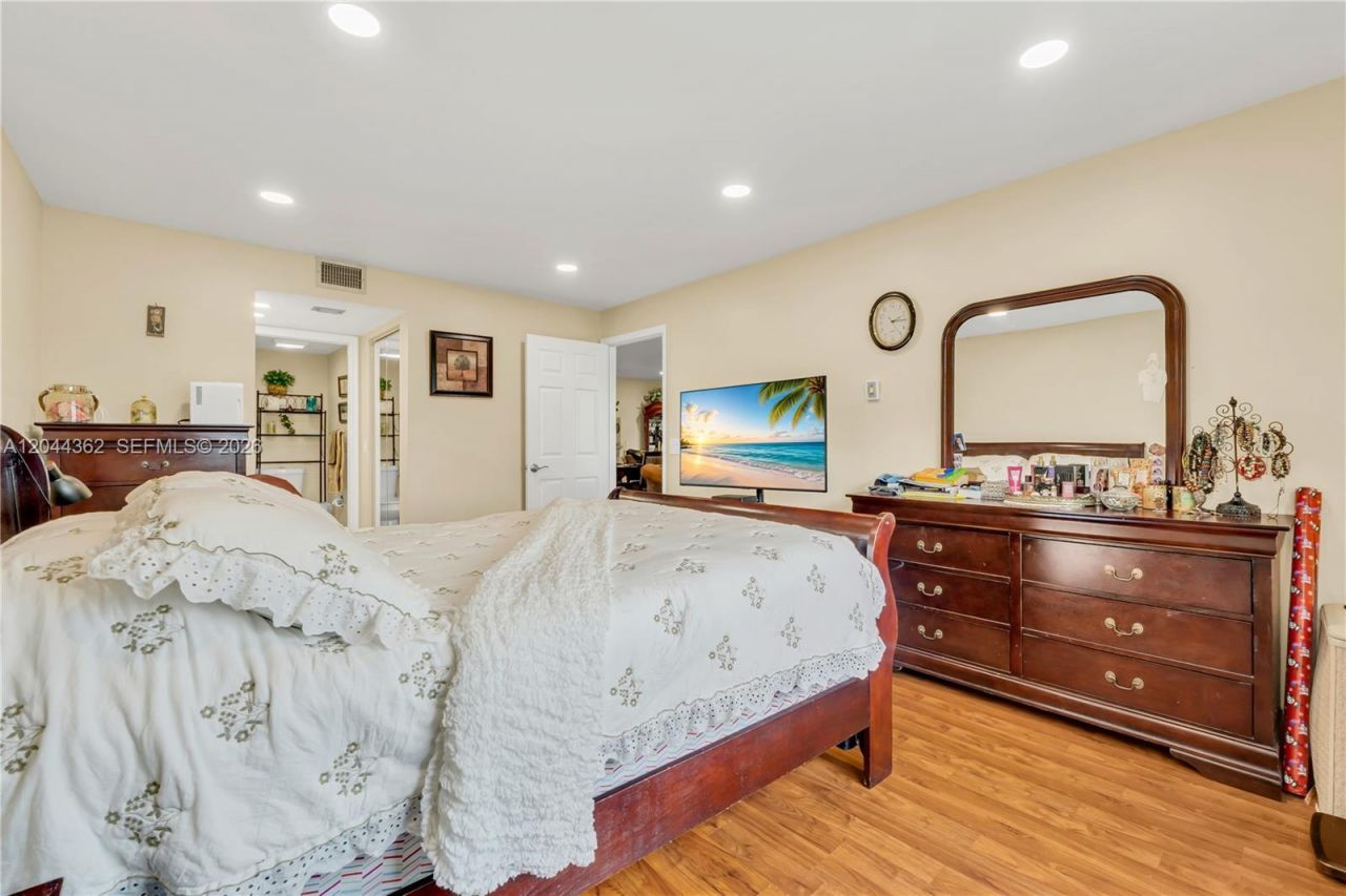 12900 SW 13th St, Unit 309E, Pembroke Pines, FL 33027 Photo