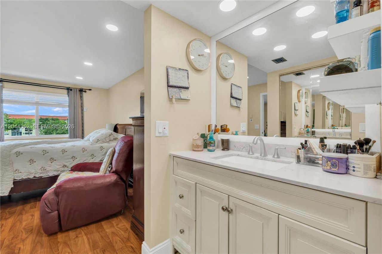 12900 SW 13th St, Unit 309E, Pembroke Pines, FL 33027 Photo