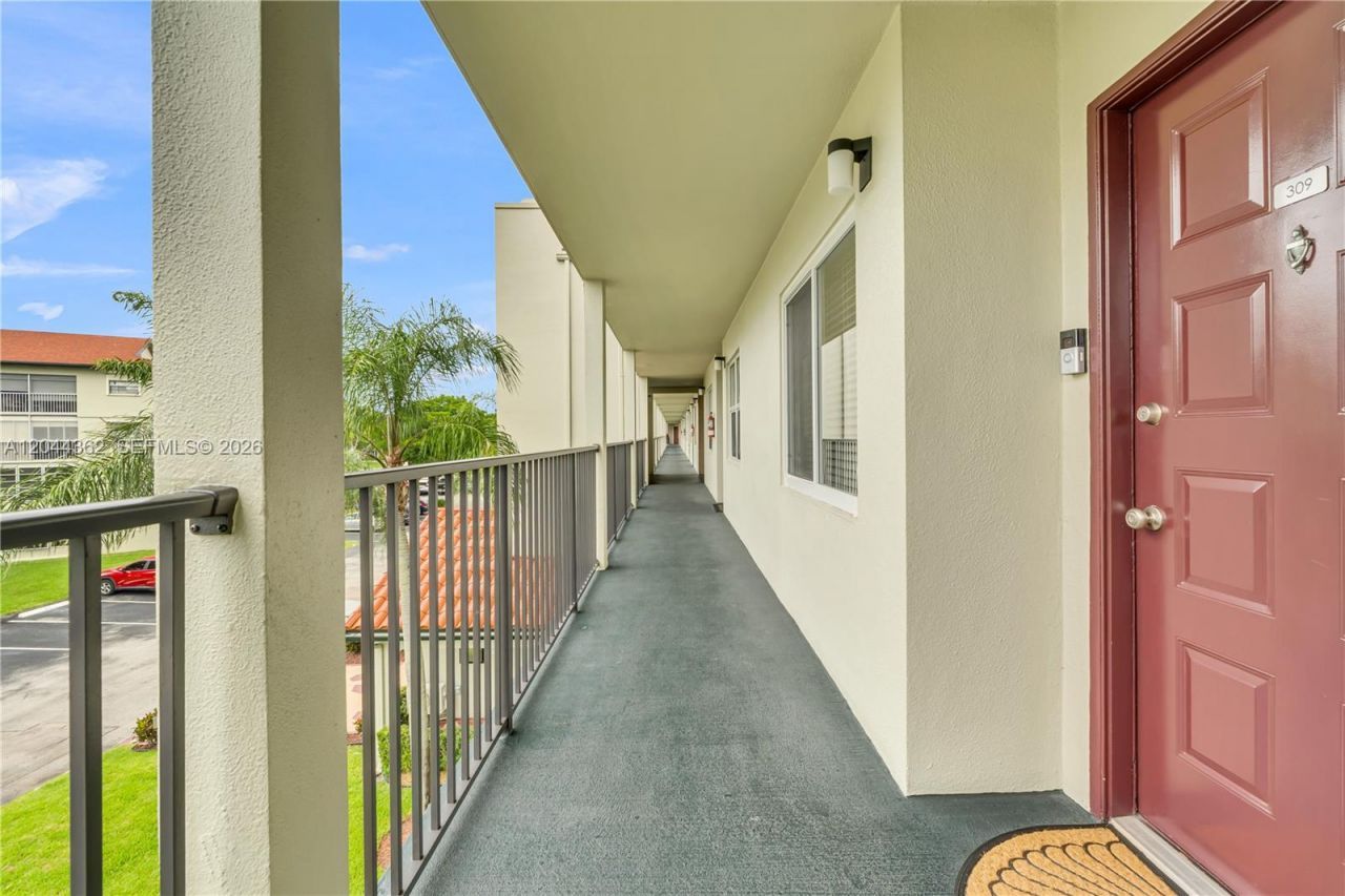 12900 SW 13th St, Unit 309E, Pembroke Pines, FL 33027 Photo