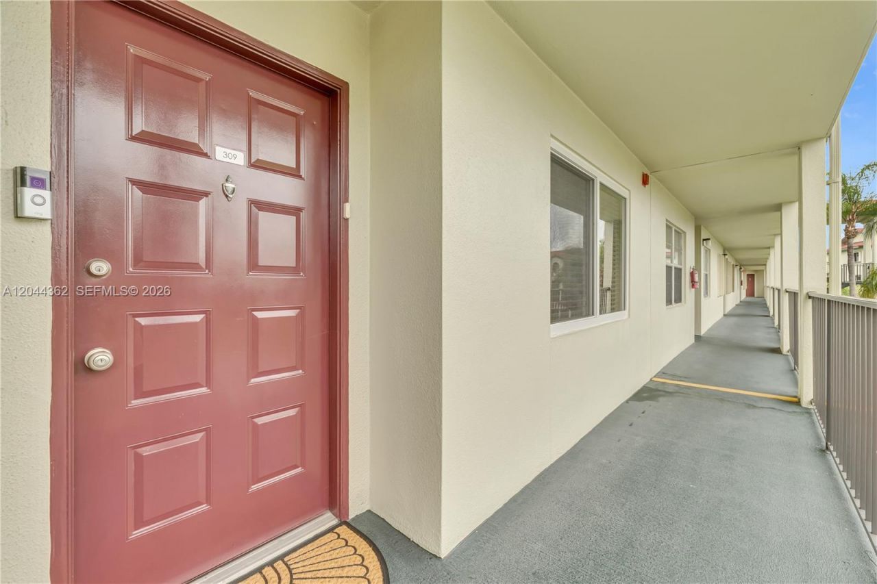 12900 SW 13th St, Unit 309E, Pembroke Pines, FL 33027 Photo