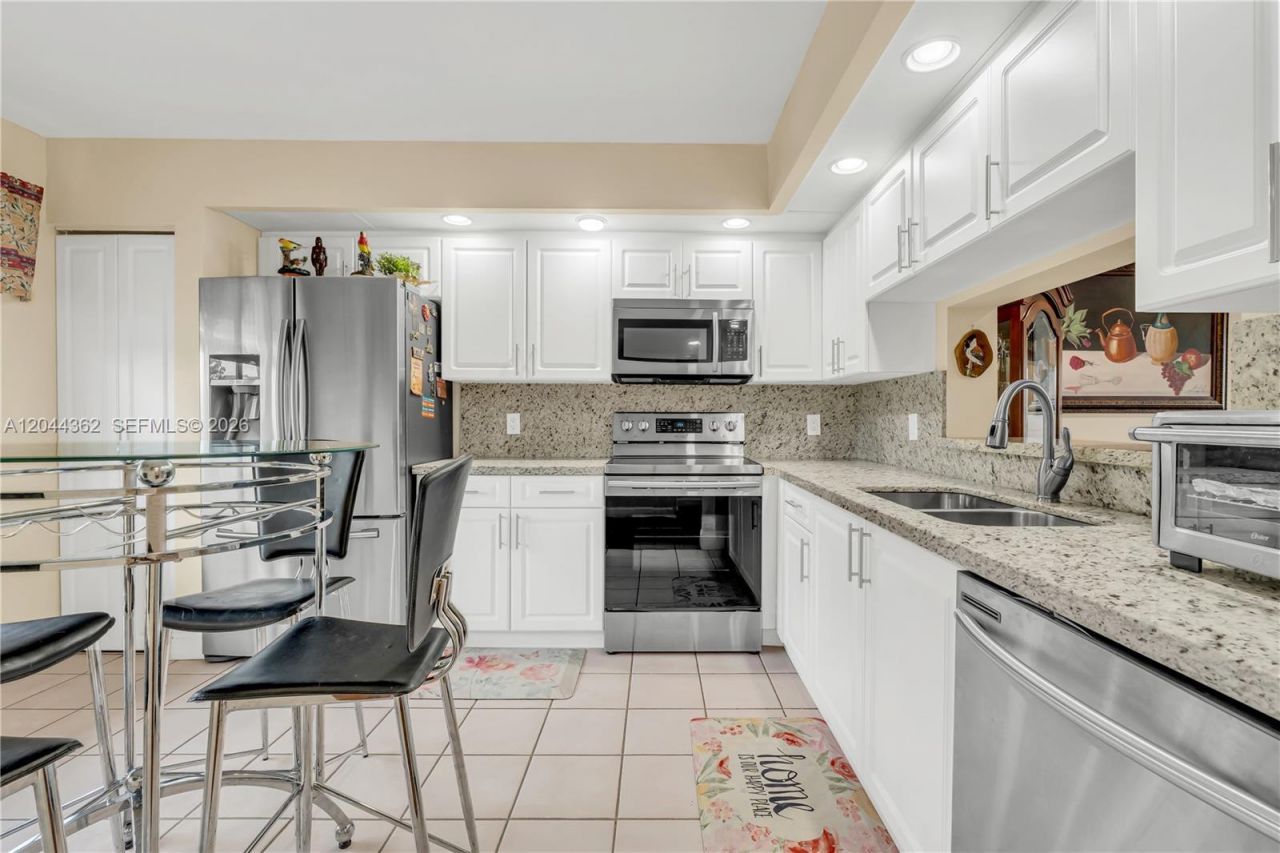12900 SW 13th St, Unit 309E, Pembroke Pines, FL 33027 Photo