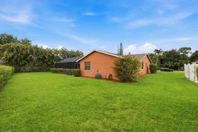 397 La Mancha Avenue, Royal Palm Beach, FL 33411 Photo