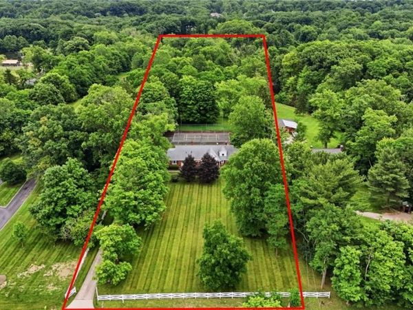6975 Columbia Road, Olmsted Falls, OH 44138