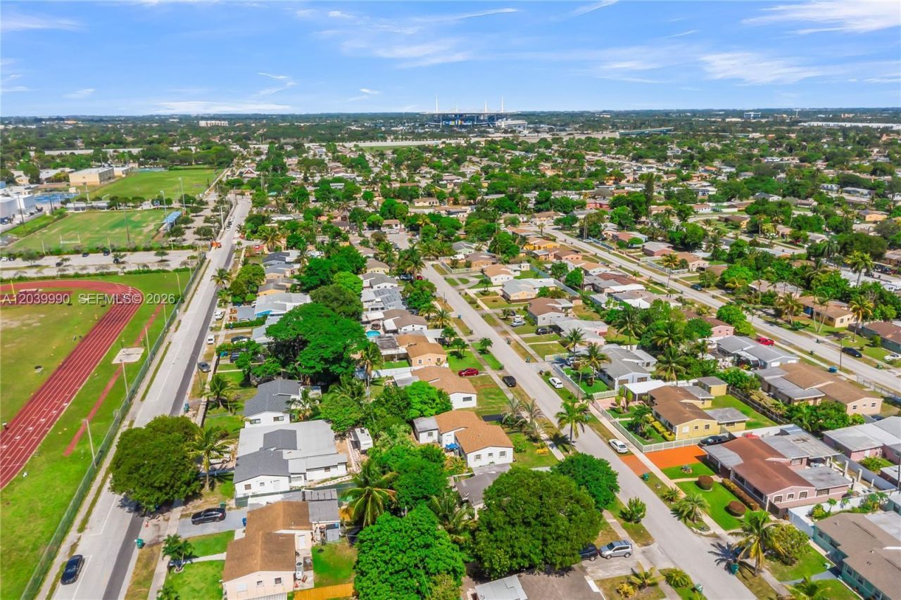 1010 NW 196th St , Miami Gardens, FL 33169 Photo
