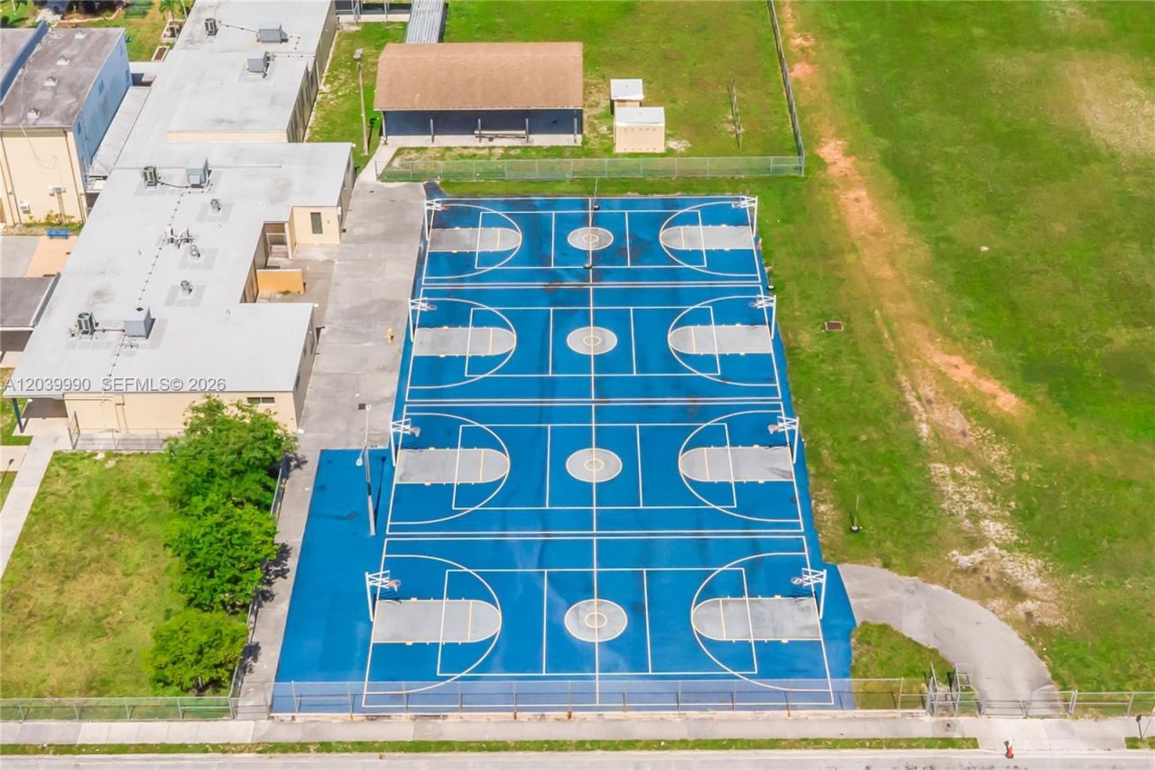 1010 NW 196th St , Miami Gardens, FL 33169 Photo