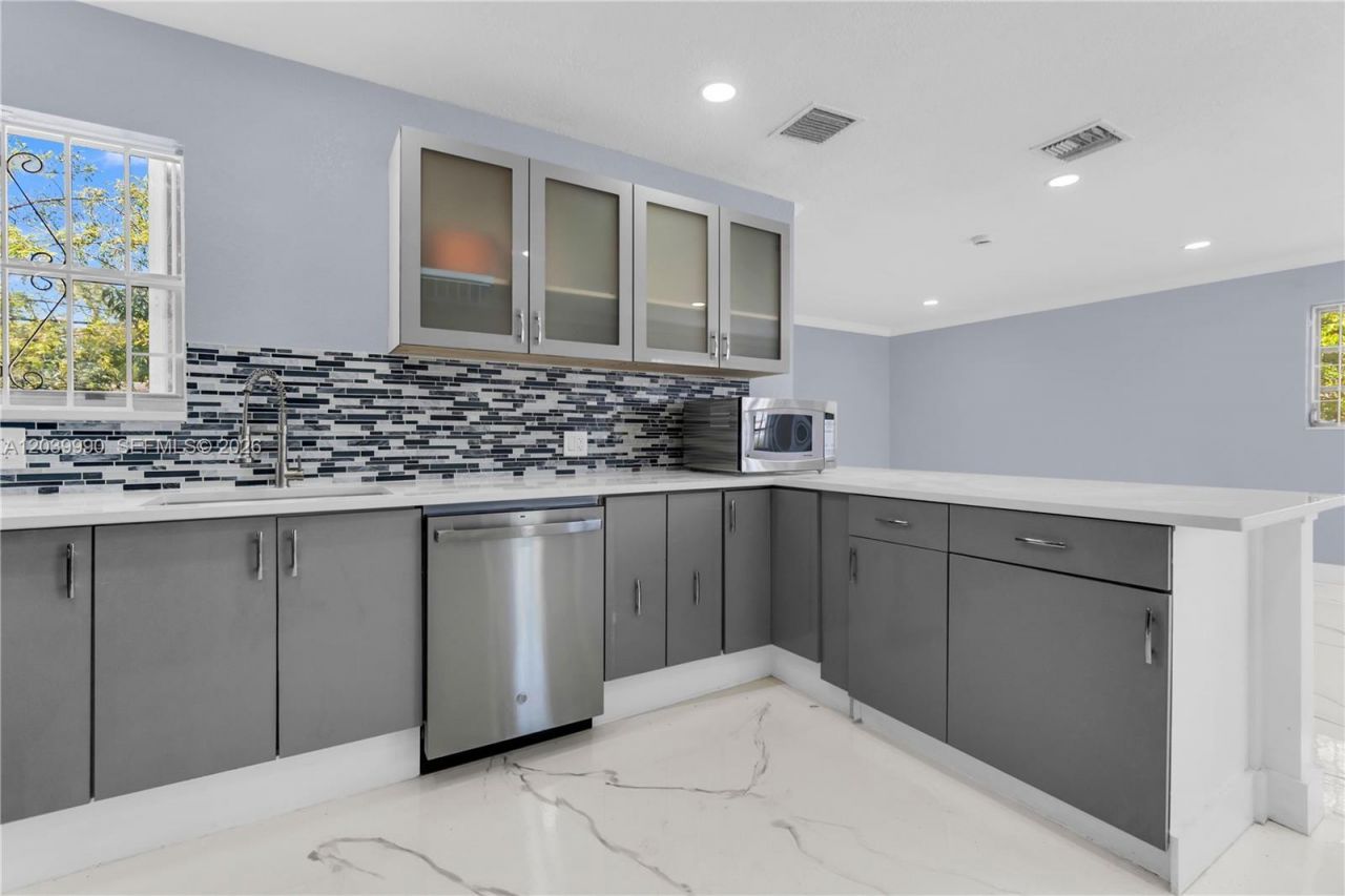 1010 NW 196th St , Miami Gardens, FL 33169 Photo