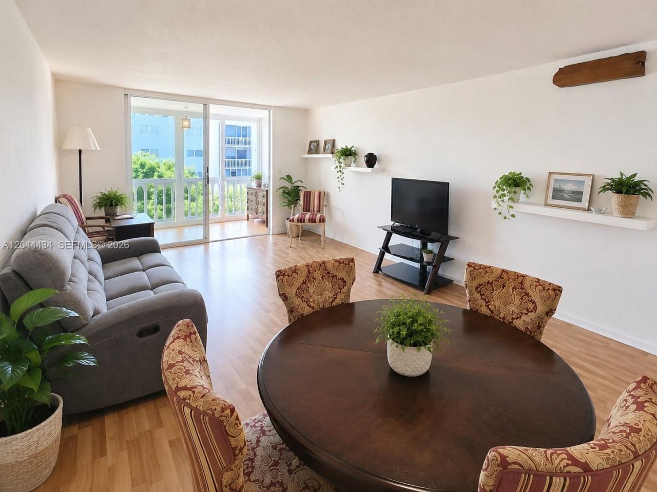 300 NE 12th Ave , Unit 606, Hallandale Beach, FL 33009 Photo