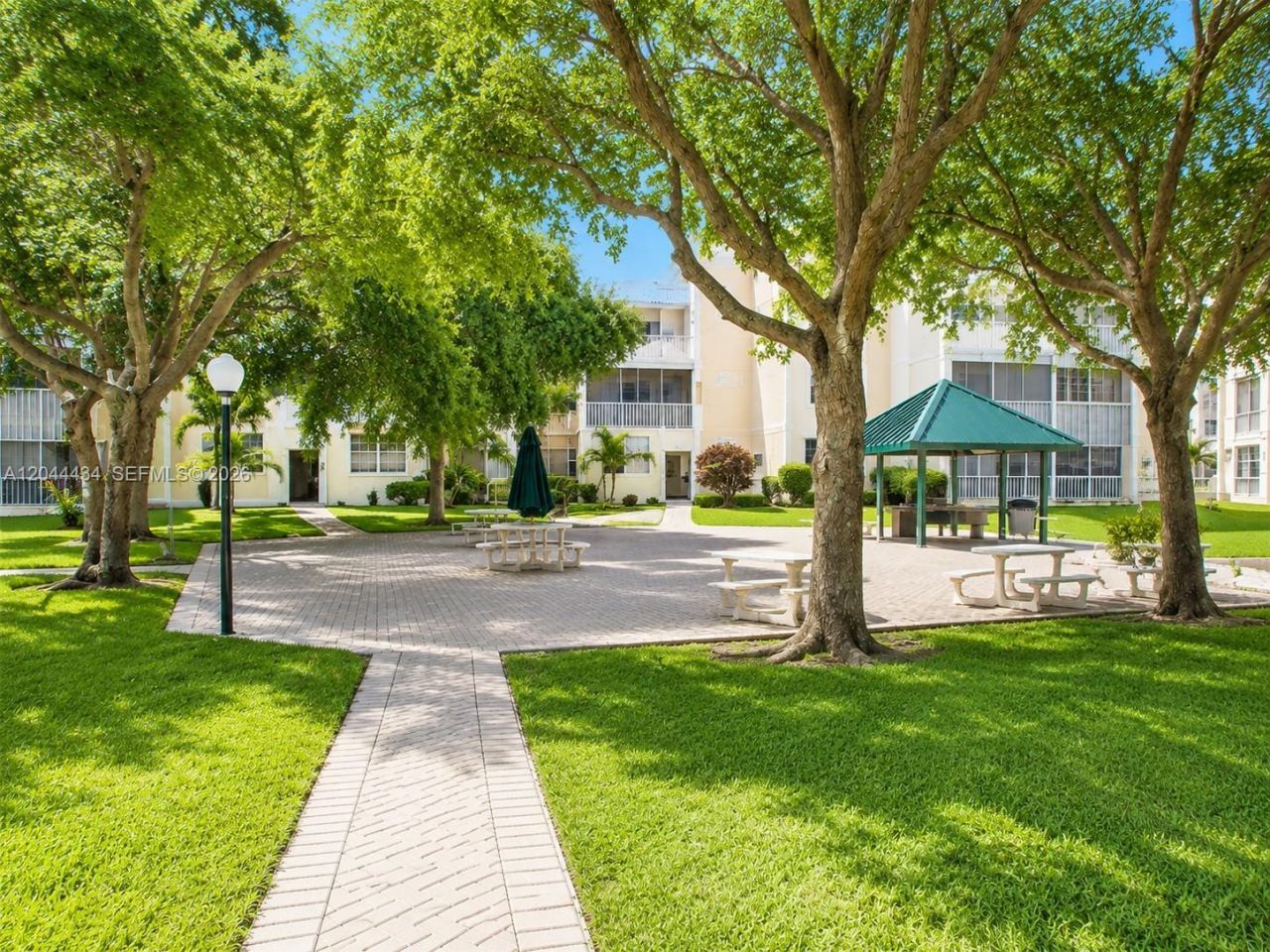300 NE 12th Ave , Unit 606, Hallandale Beach, FL 33009 Photo