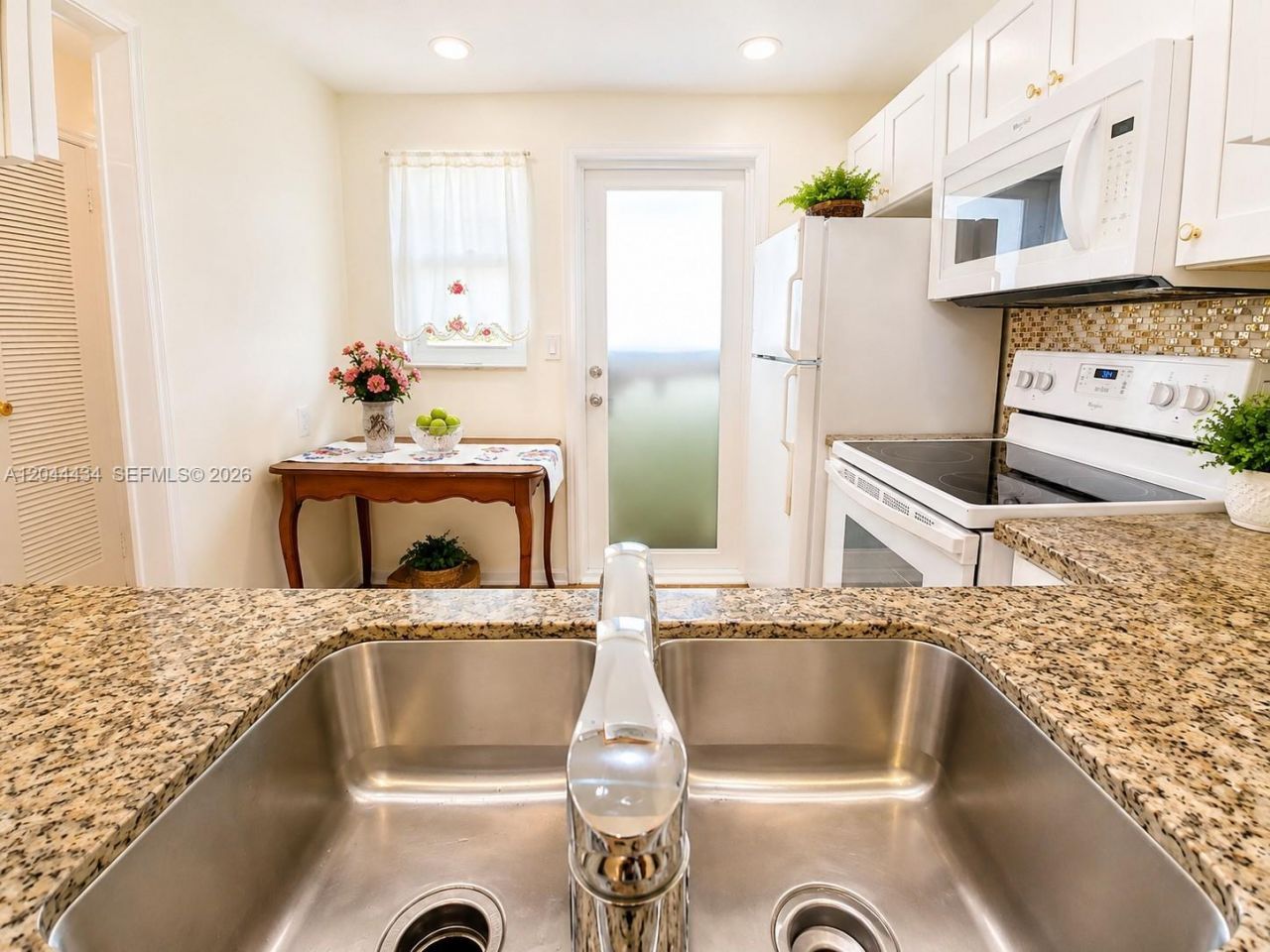 300 NE 12th Ave , Unit 606, Hallandale Beach, FL 33009 Photo