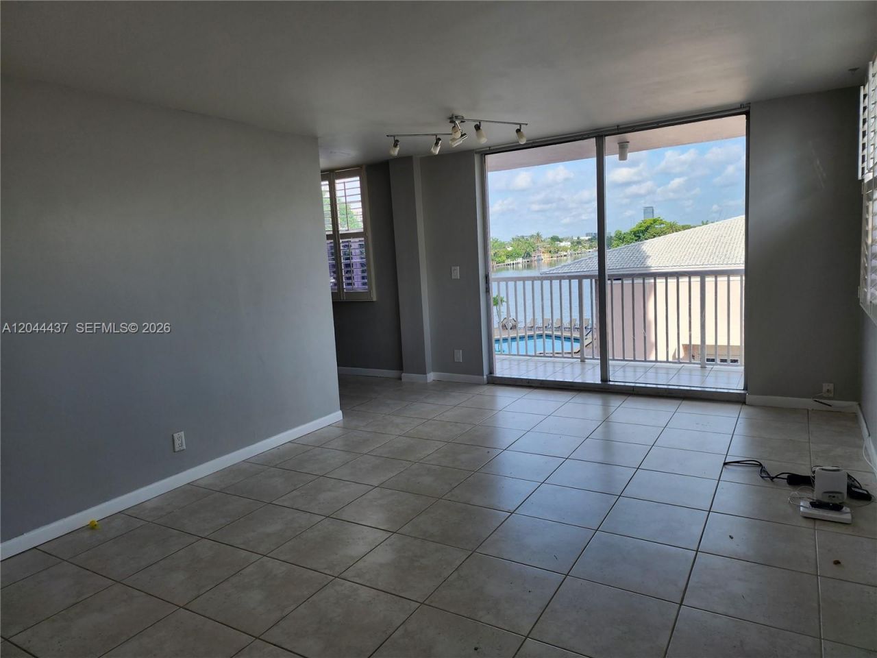 3161 S Ocean Dr , Unit 301, Hallandale Beach, FL 33009 Photo