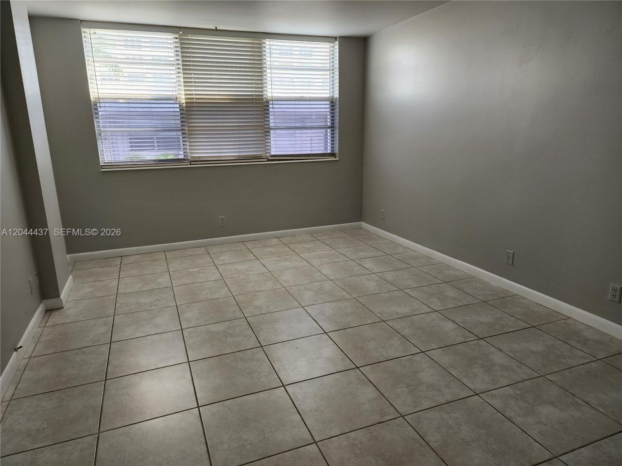 3161 S Ocean Dr , Unit 301, Hallandale Beach, FL 33009 Photo