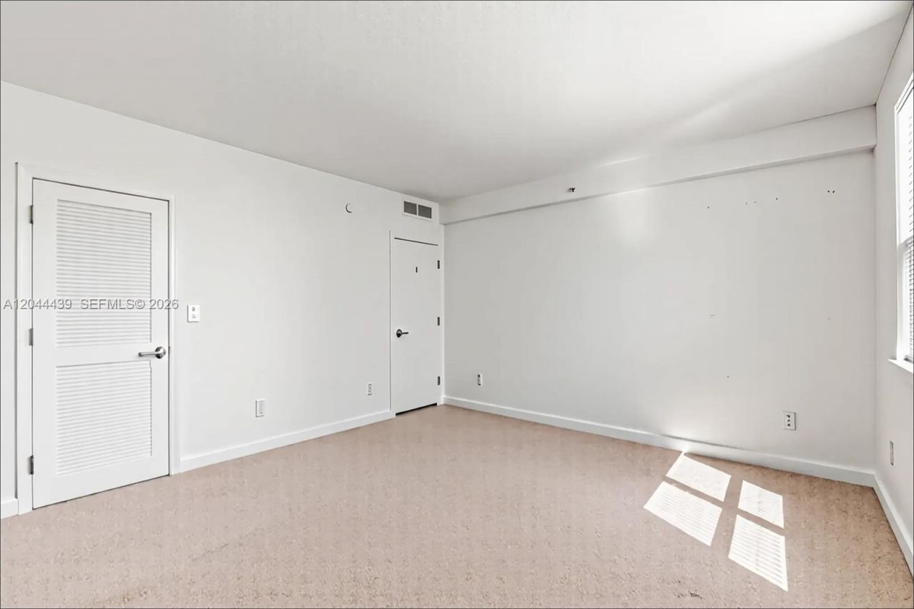 401 69th St , Unit 1012, Miami Beach, FL 33141 Photo