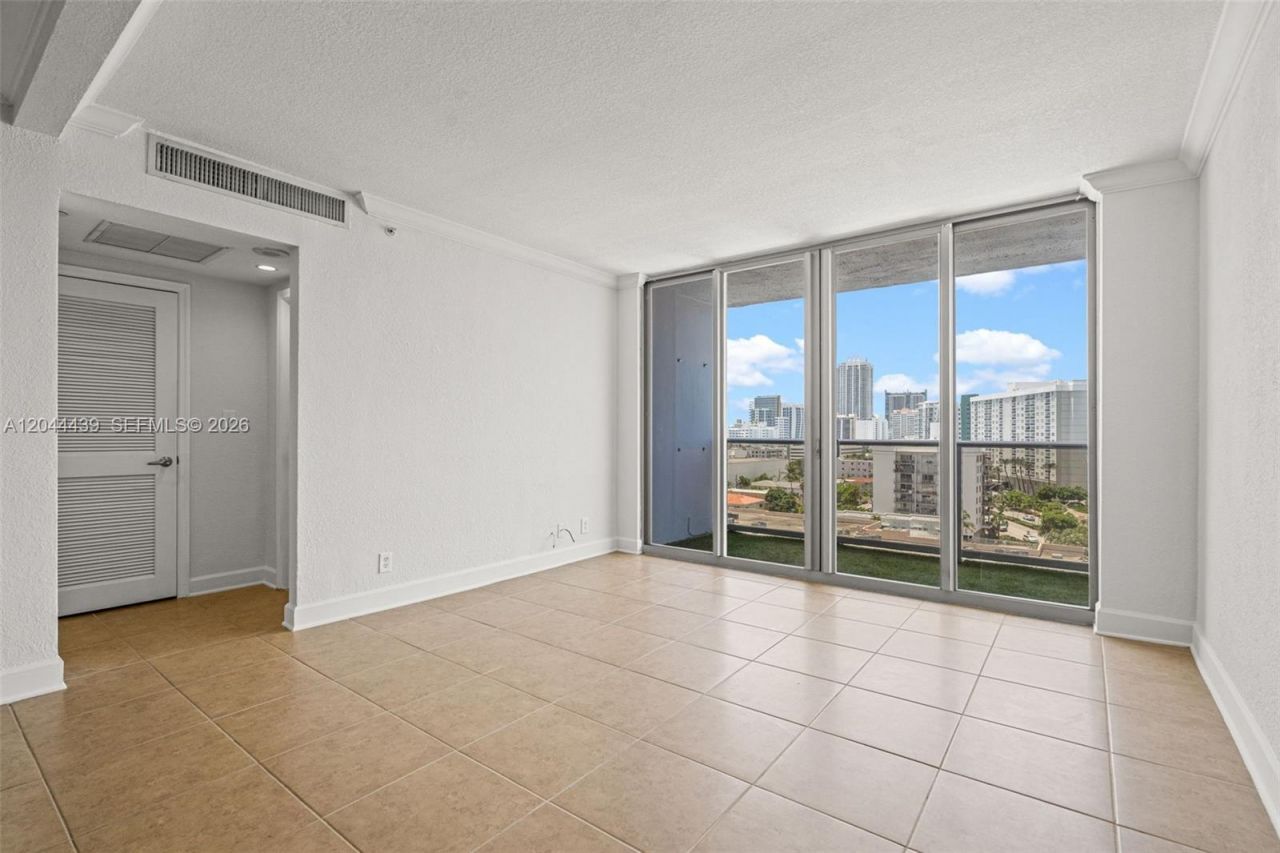 401 69th St, Unit 1012, Miami Beach, FL 33141 Photo