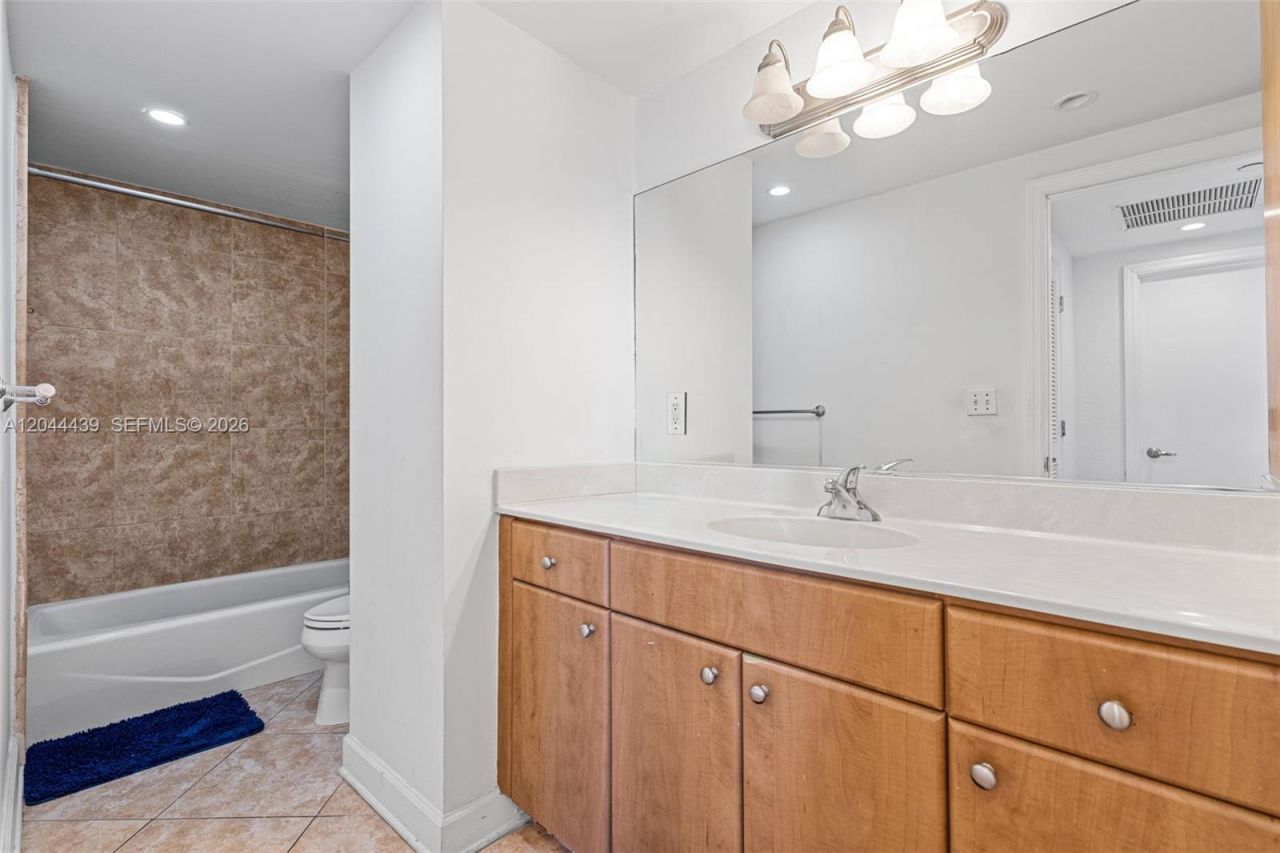 401 69th St , Unit 1012, Miami Beach, FL 33141 Photo
