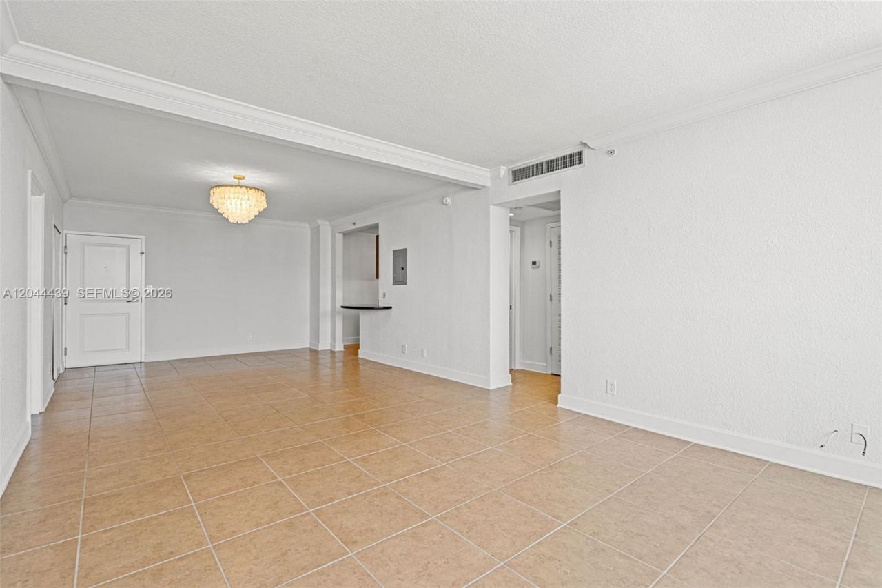 401 69th St, Unit 1012, Miami Beach, FL 33141 Photo