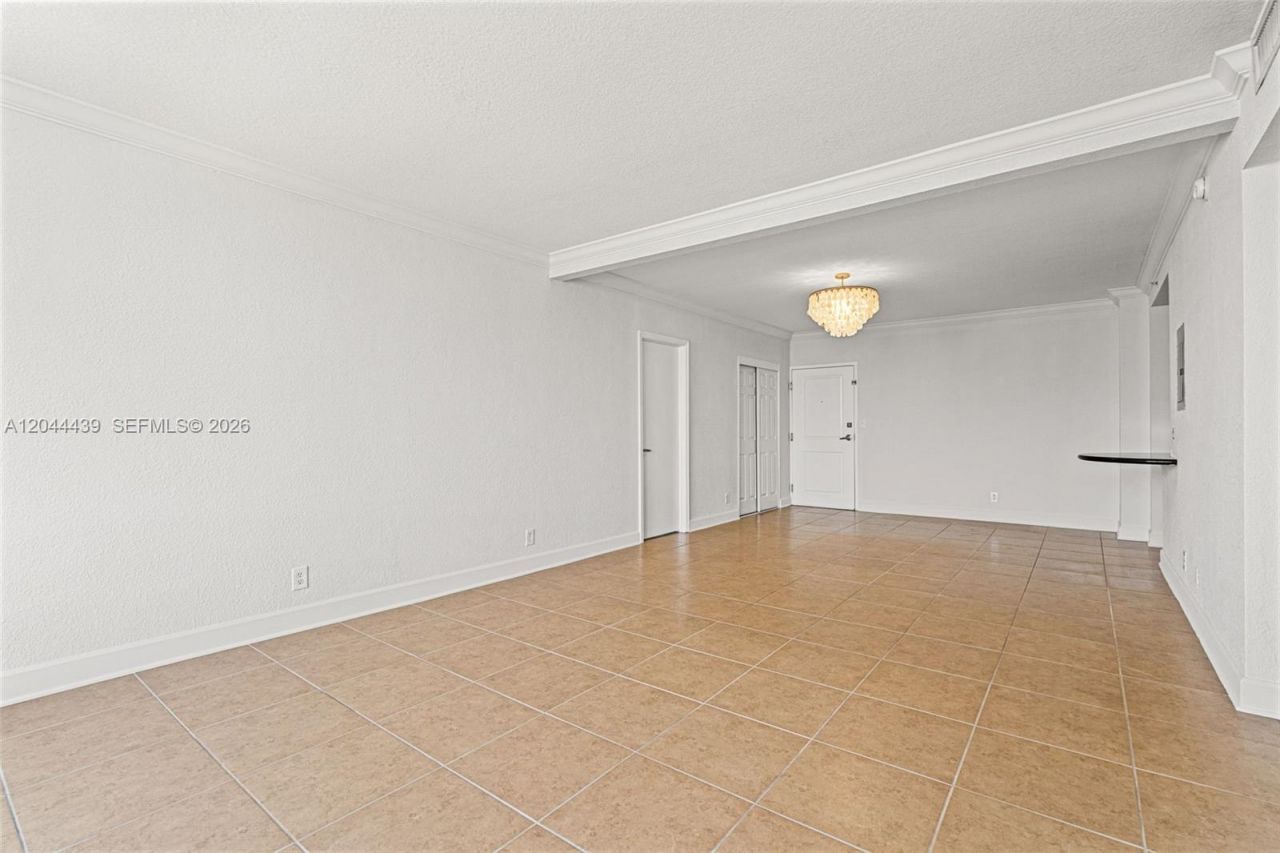 401 69th St, Unit 1012, Miami Beach, FL 33141 Photo