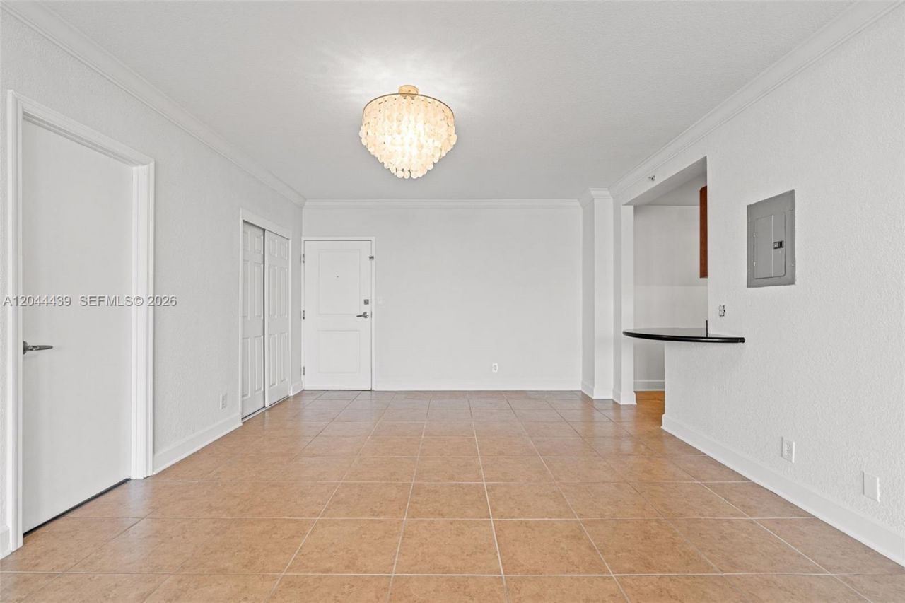 401 69th St, Unit 1012, Miami Beach, FL 33141 Photo