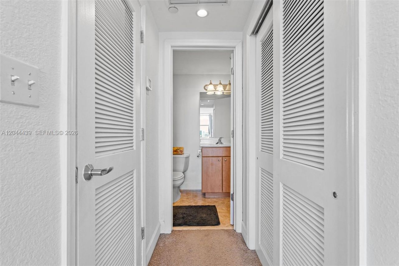 401 69th St , Unit 1012, Miami Beach, FL 33141 Photo