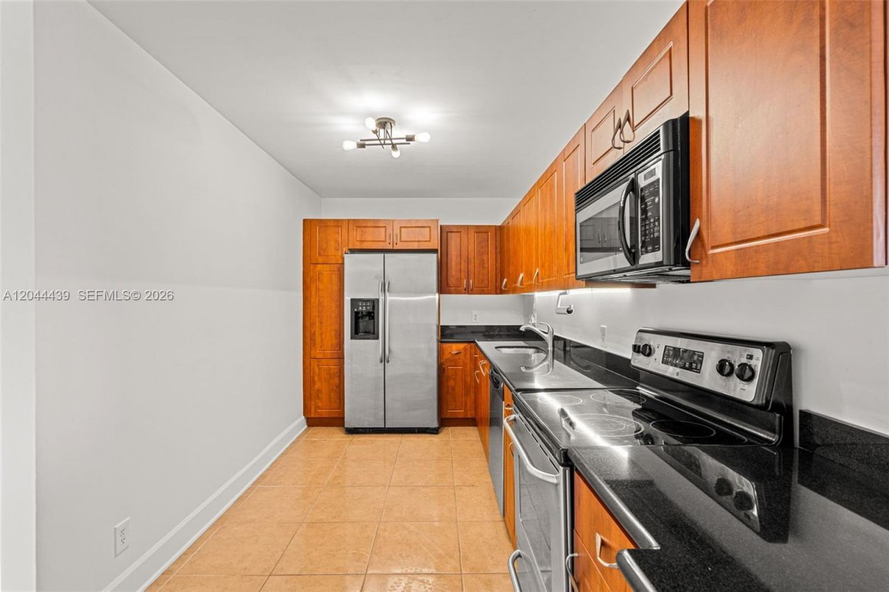 401 69th St, Unit 1012, Miami Beach, FL 33141 Photo