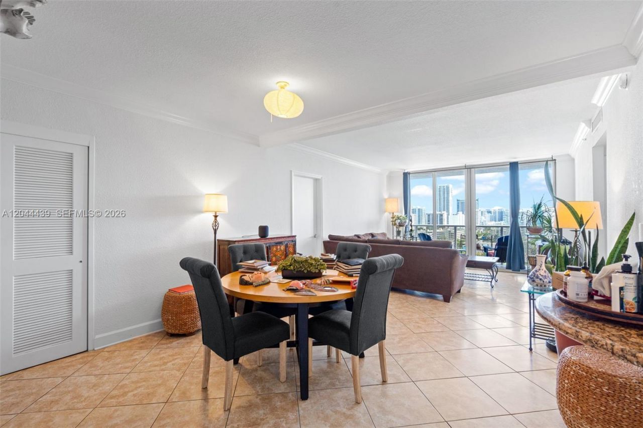 401 69th St , Unit 1012, Miami Beach, FL 33141 Photo