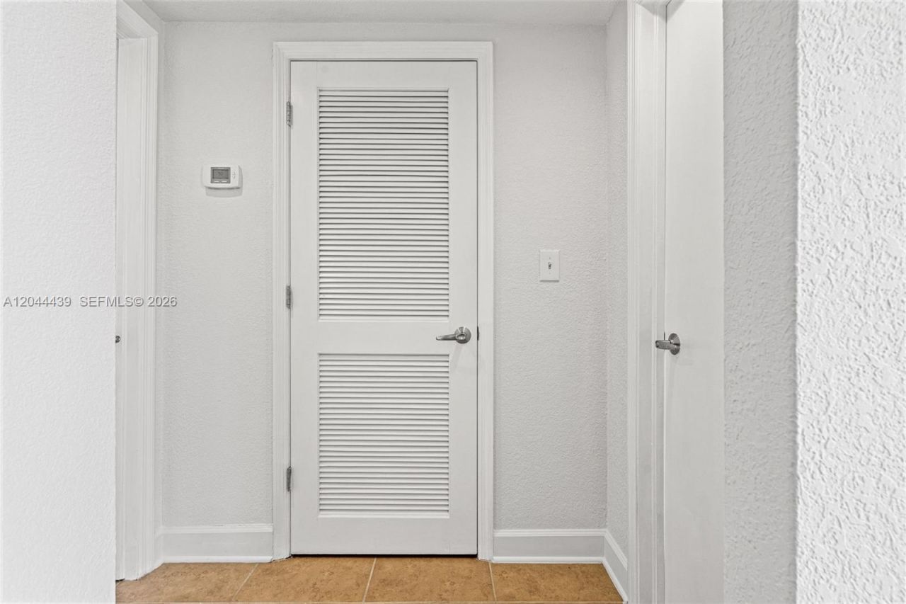 401 69th St, Unit 1012, Miami Beach, FL 33141 Photo
