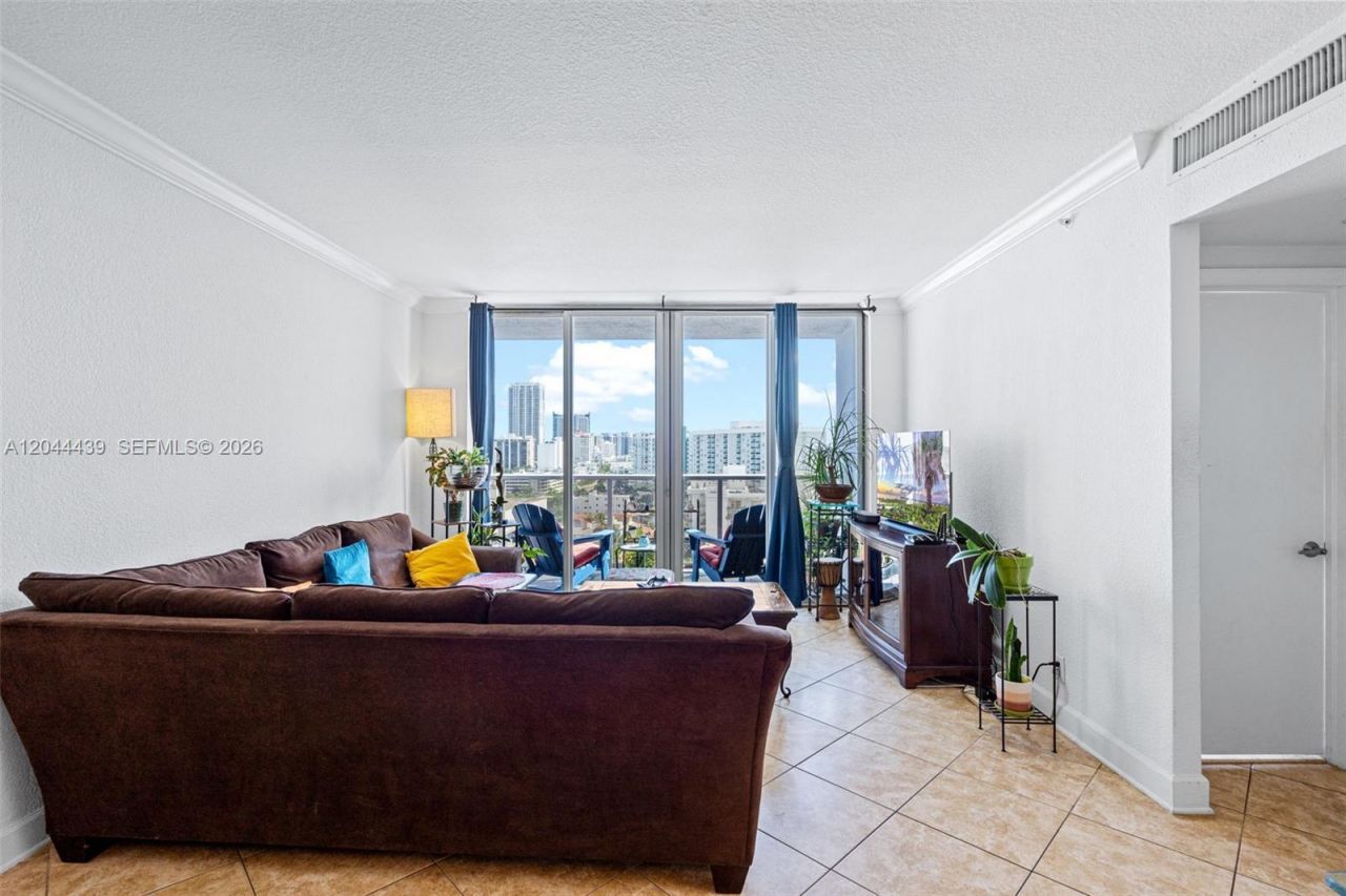 401 69th St , Unit 1012, Miami Beach, FL 33141 Photo