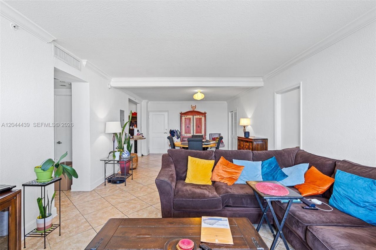 401 69th St , Unit 1012, Miami Beach, FL 33141 Photo