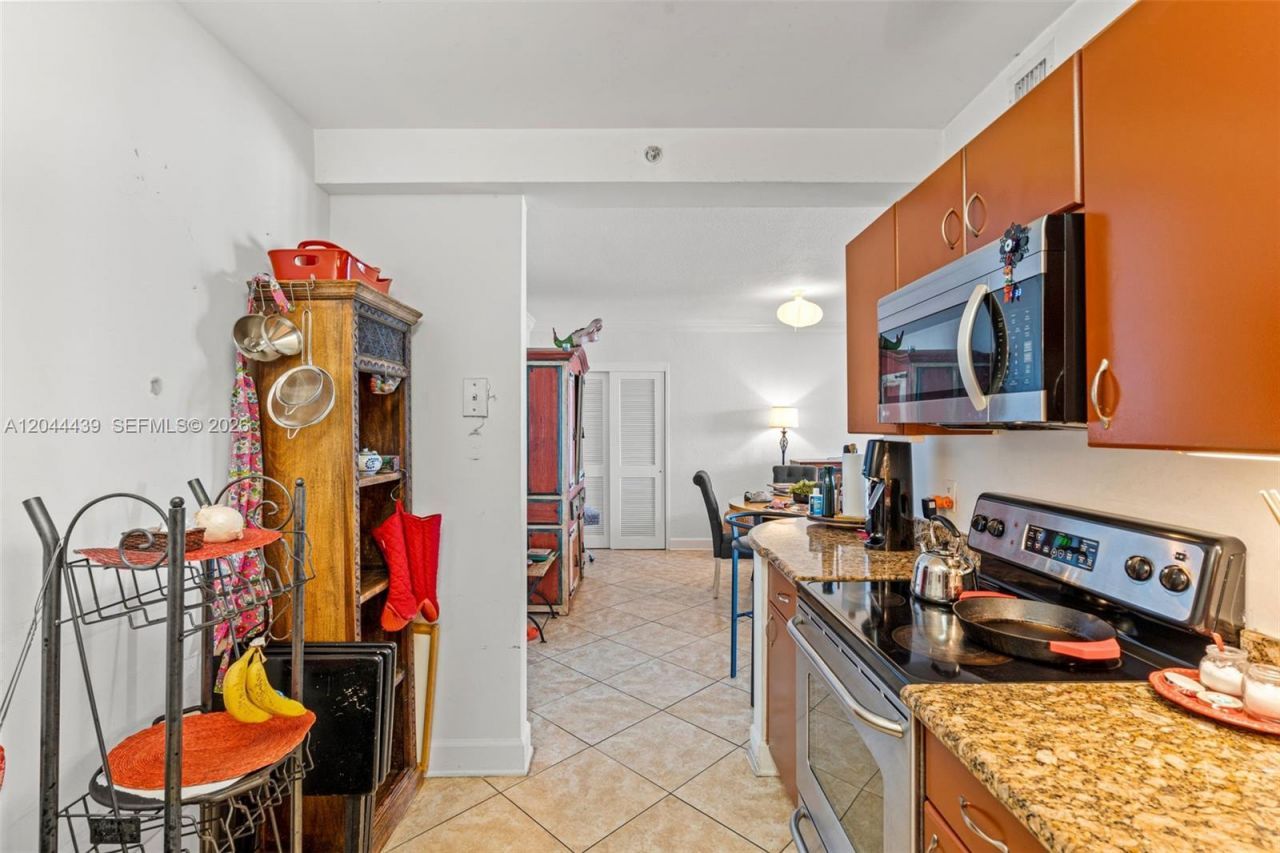 401 69th St , Unit 1012, Miami Beach, FL 33141 Photo