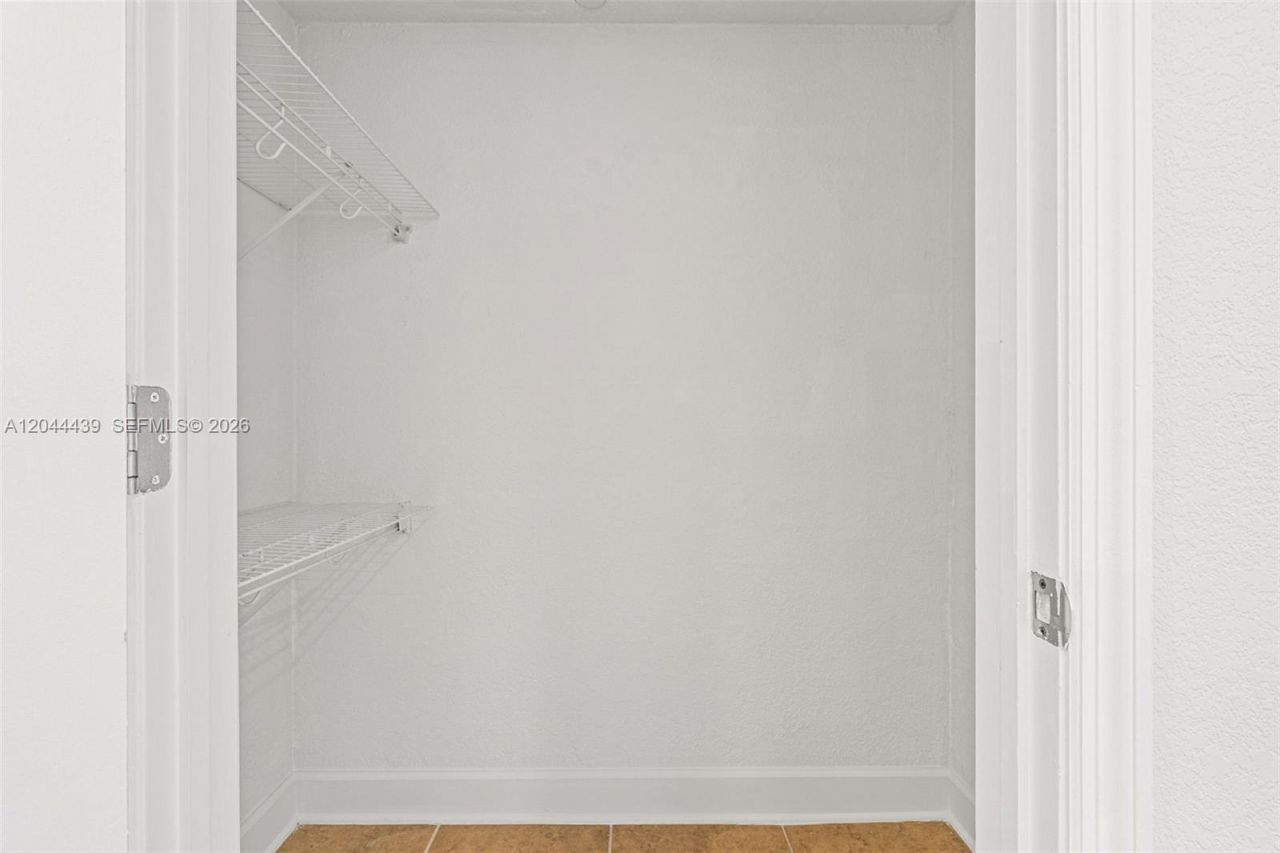 401 69th St, Unit 1012, Miami Beach, FL 33141 Photo