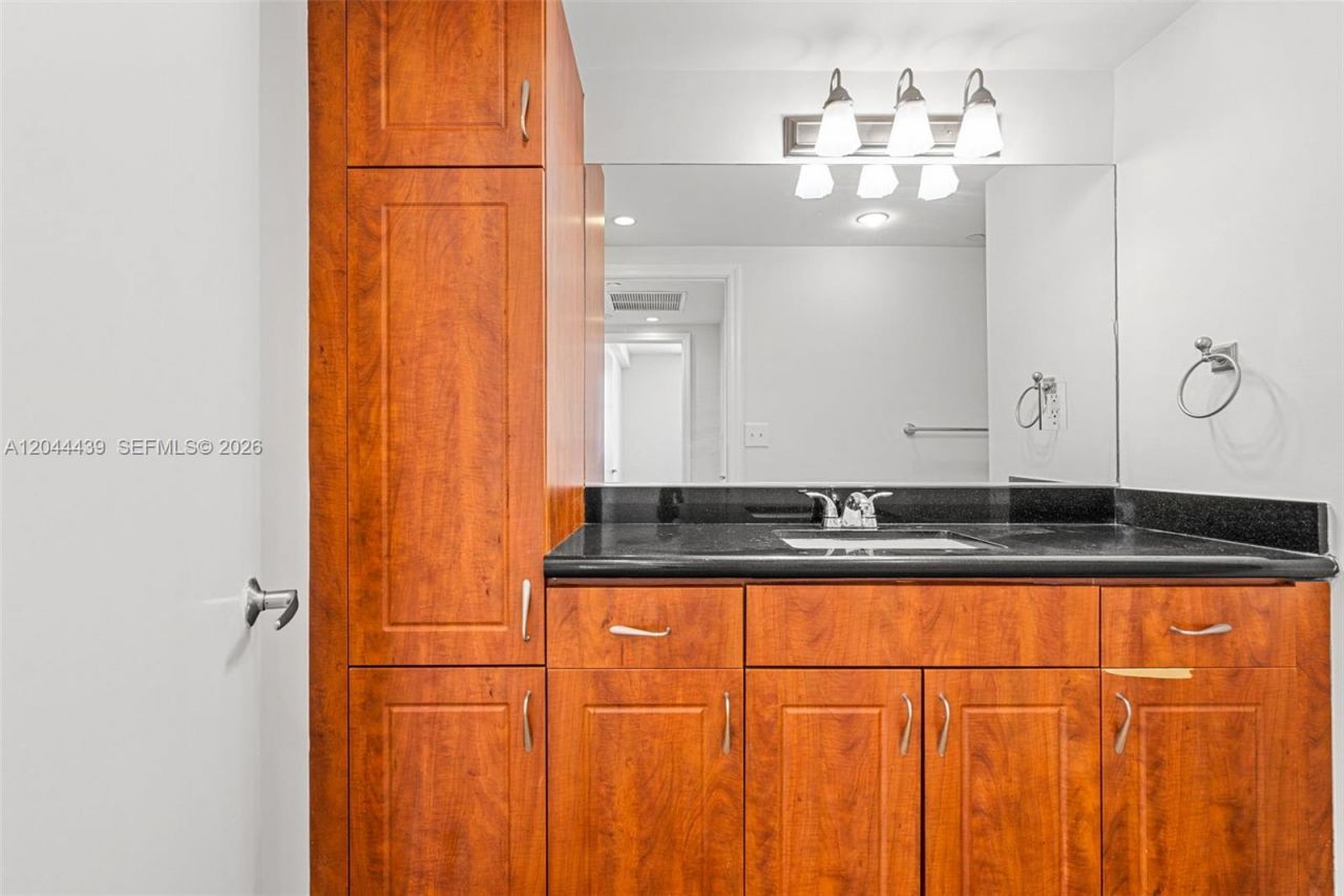 401 69th St, Unit 1012, Miami Beach, FL 33141 Photo