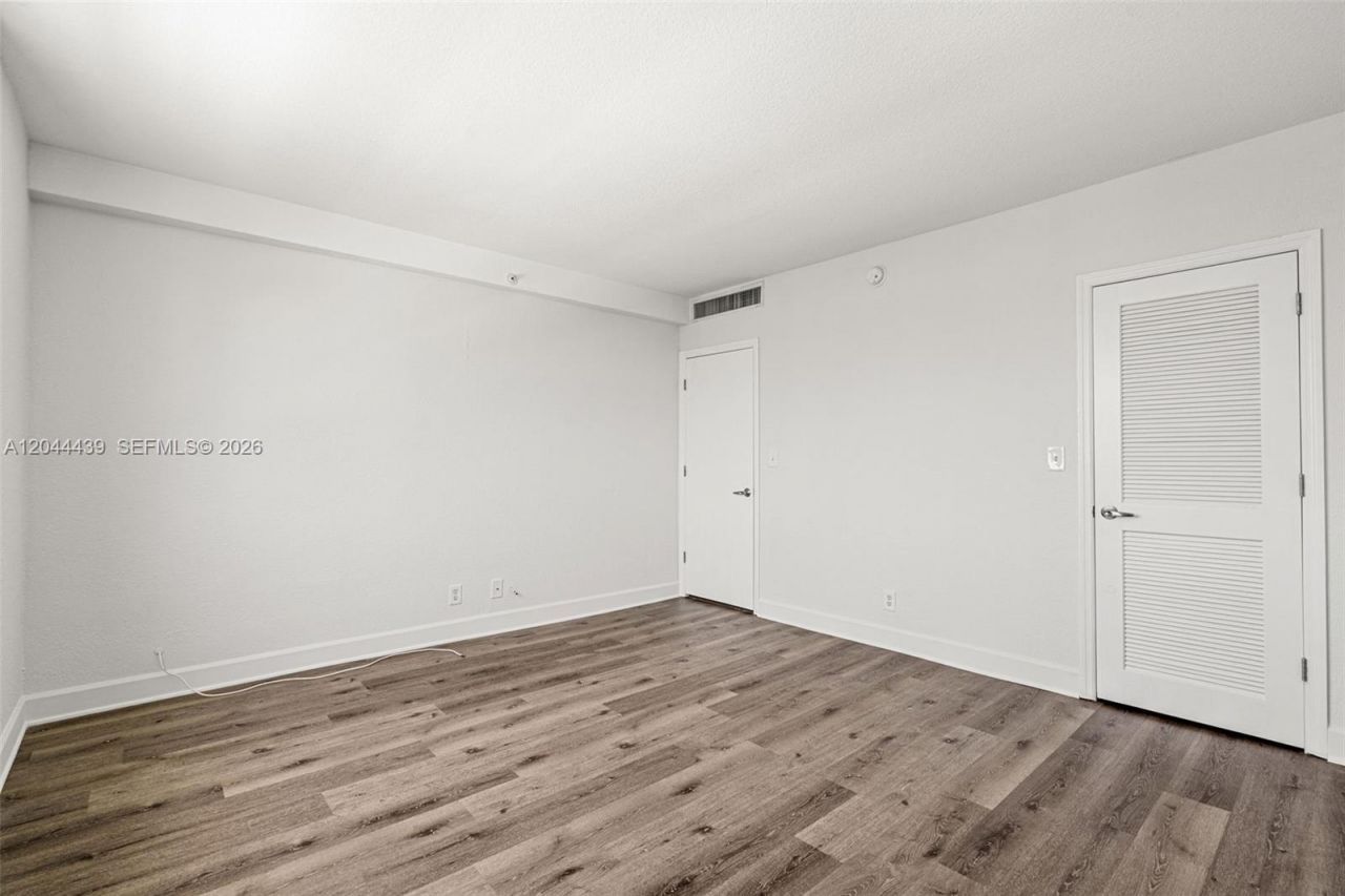 401 69th St, Unit 1012, Miami Beach, FL 33141 Photo