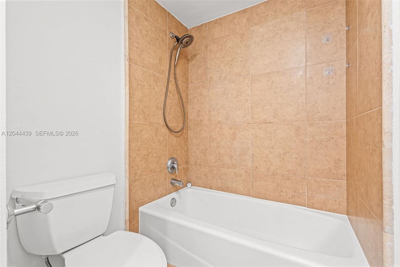 401 69th St, Unit 1012, Miami Beach, FL 33141 Photo