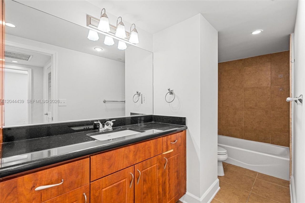 401 69th St, Unit 1012, Miami Beach, FL 33141 Photo