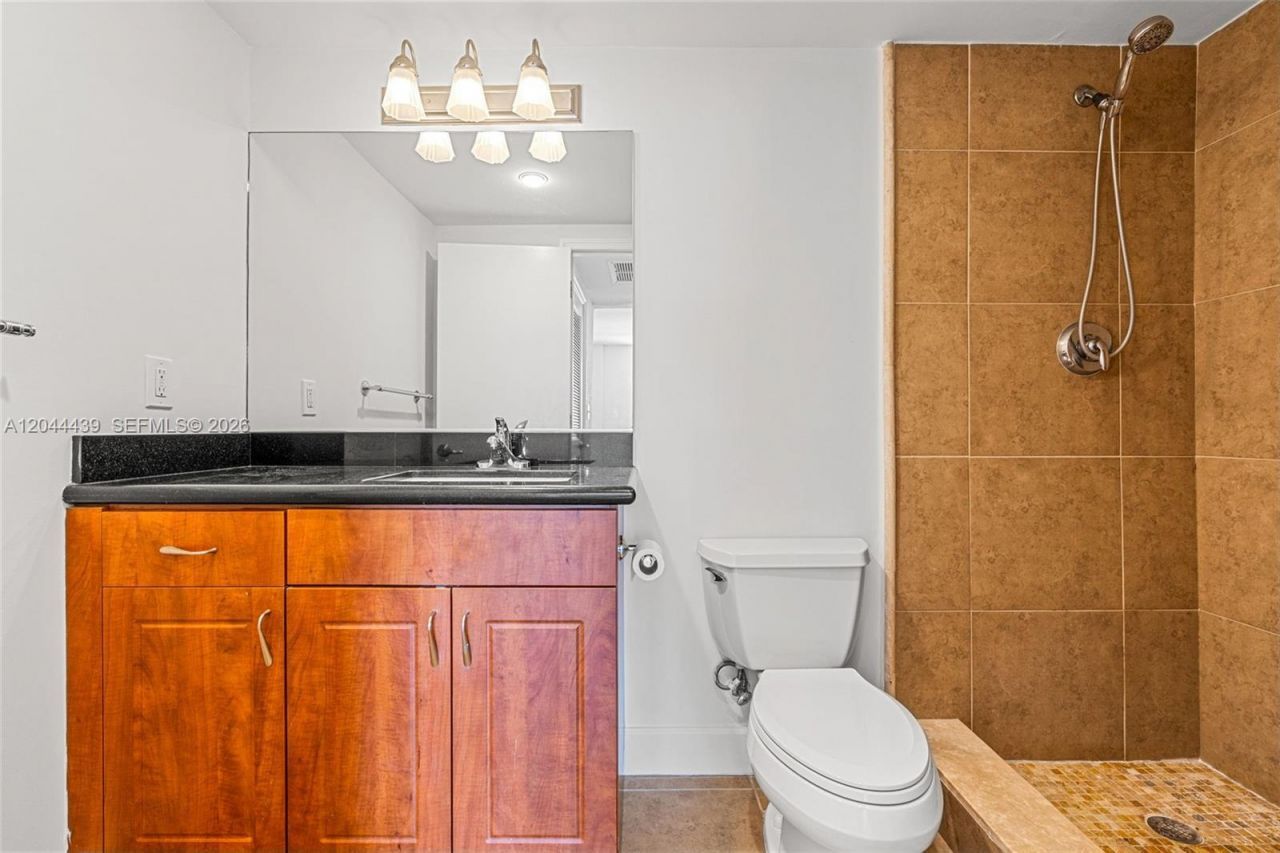 401 69th St, Unit 1012, Miami Beach, FL 33141 Photo