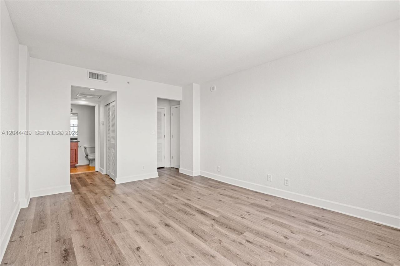 401 69th St, Unit 1012, Miami Beach, FL 33141 Photo