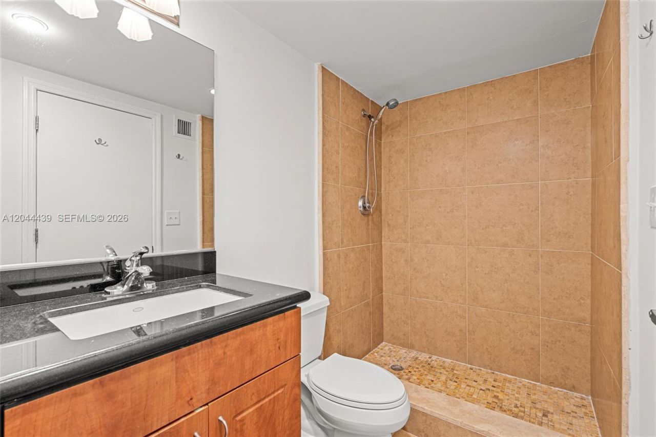 401 69th St, Unit 1012, Miami Beach, FL 33141 Photo