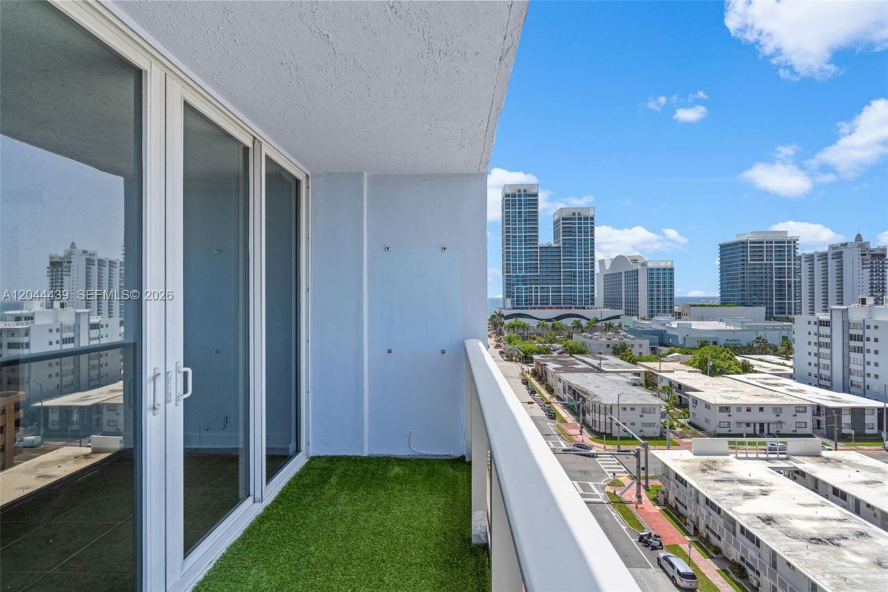 401 69th St, Unit 1012, Miami Beach, FL 33141 Photo